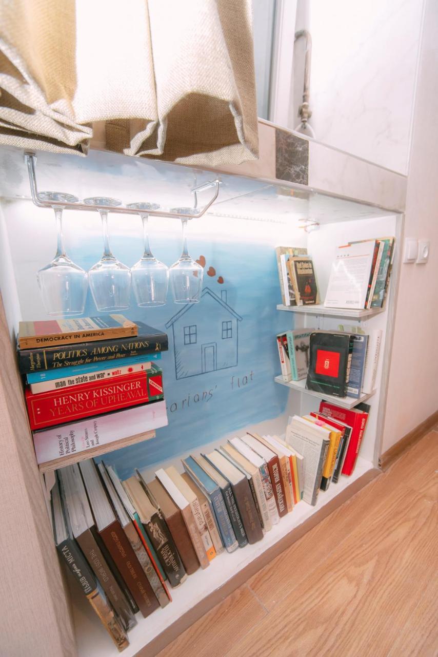 Librarians' Flat Apartment Tbilisi Bagian luar foto